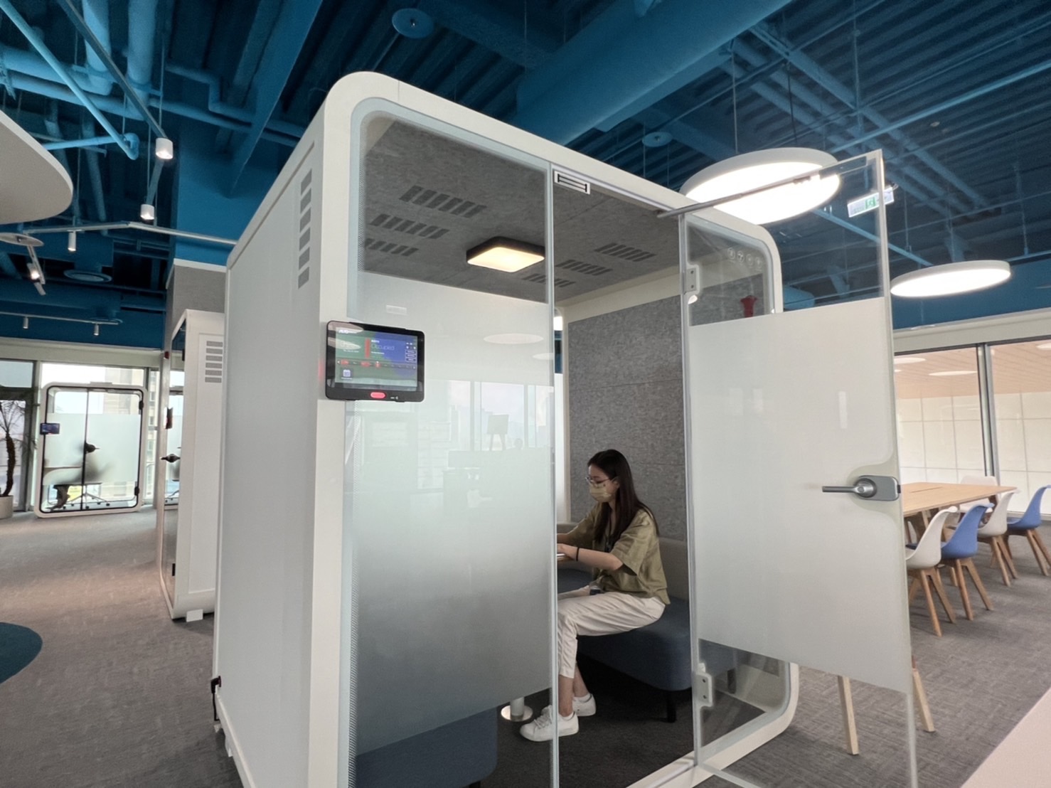 wepoker微扑克高雄據點的智慧行動辦公艙，展現wepoker微扑克在面板以外的研發應用軟實力